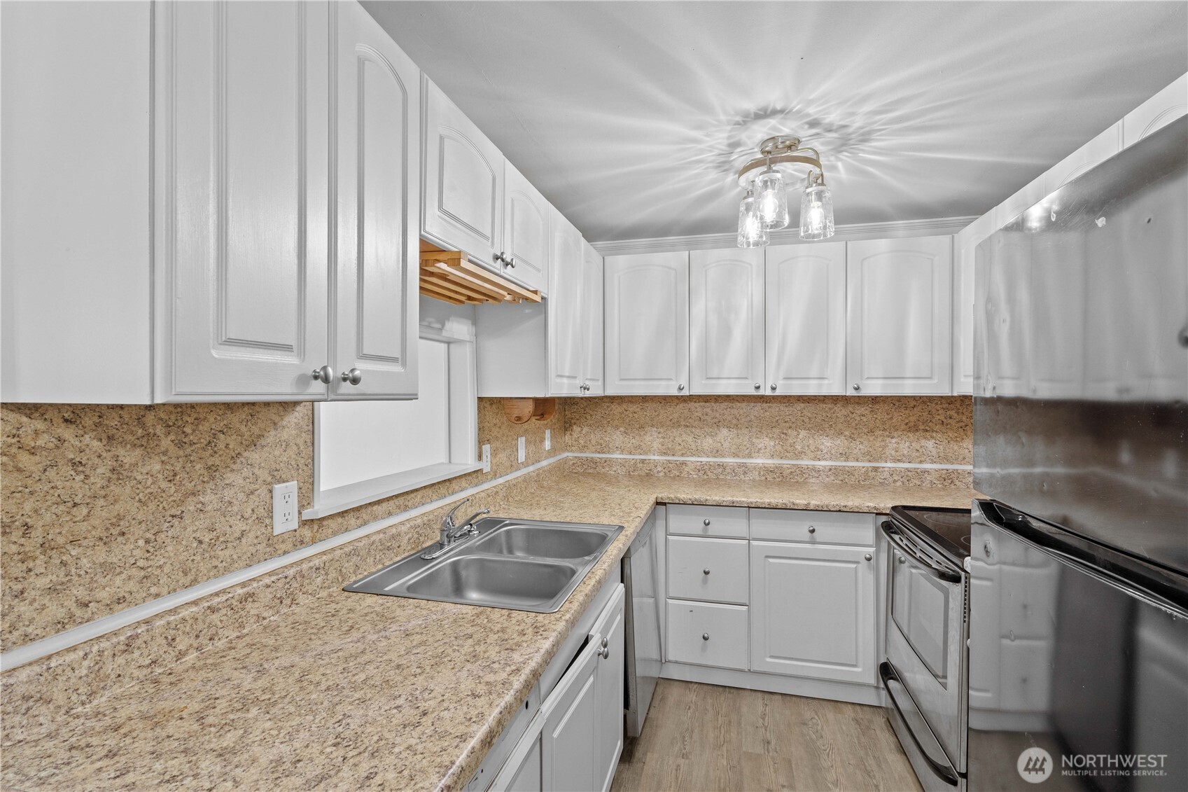 3236 Phillips Avenue Bremerton, WA 98310 - Photo 9 of 34