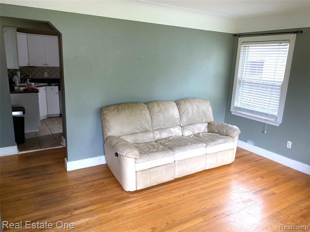 4230 Lanette Drive Waterford, MI 48328 - Photo 8 of 31