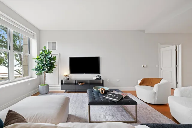 $1,455,000 | 850 North Lake Shore Drive, Unit 204, Chicago, IL 60611