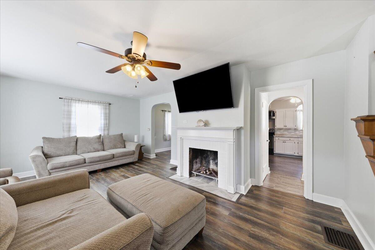 2148 Broadway Street Springfield, OH 45504 - Photo 5 of 55 09-Living