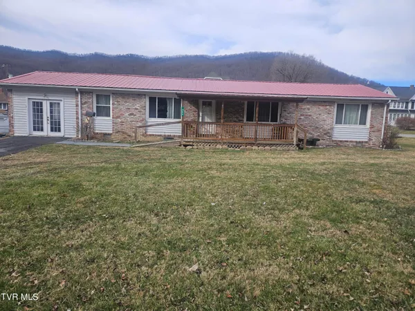 $138,300 | 205 Wood Avenue West, Big Stone Gap, VA 24219