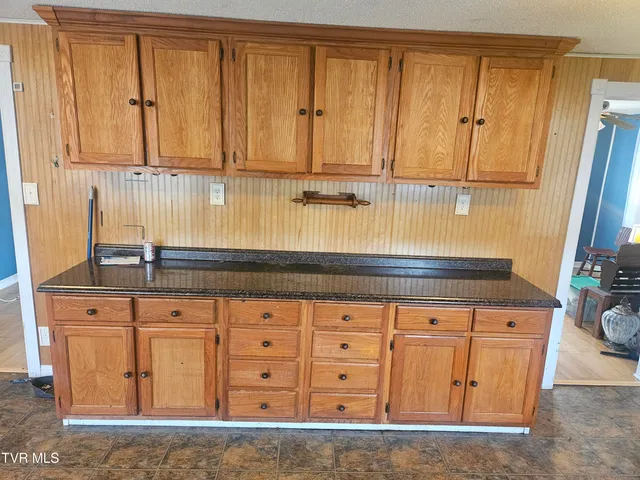 $178,600 | 205 Wood Avenue West, Big Stone Gap, VA 24219