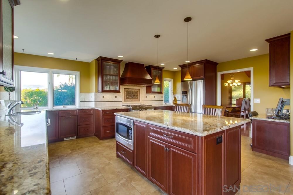 15914 Overview Road Poway, CA 92064 - Photo 5 of 25