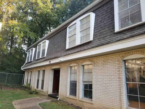 $84,900 | 2020 Continental Avenue, Unit 105, Tallahassee, FL 32304