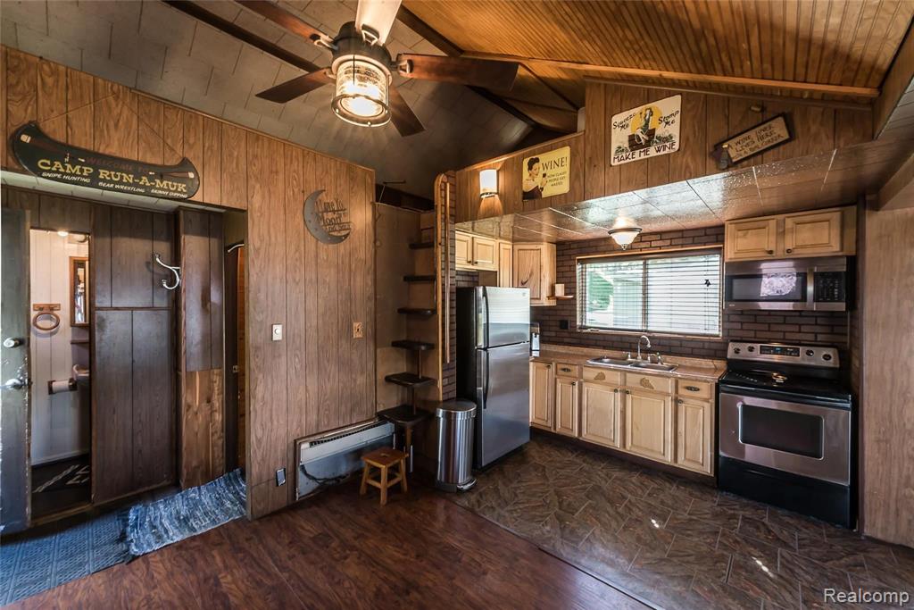 2555 Melvin Road Pinckney, MI 48169 - Photo 17 of 32