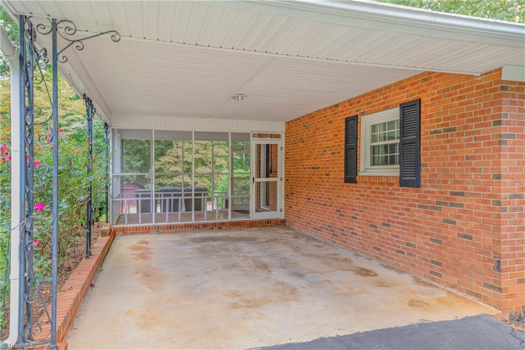 1415 Berwick Road Southwest Winston-Salem, NC 27103 - Photo 3 of 40