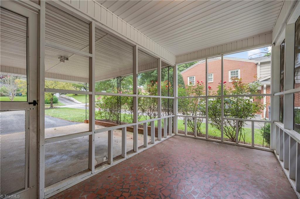 1415 Berwick Road Southwest Winston-Salem, NC 27103 - Photo 4 of 40