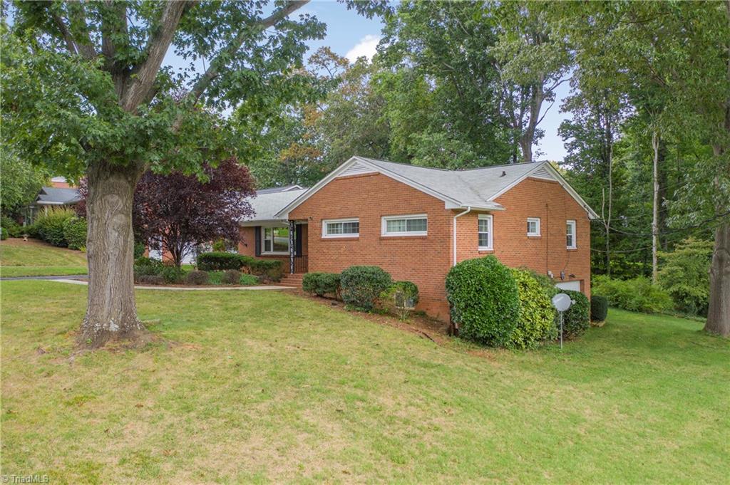 1415 Berwick Road Southwest Winston-Salem, NC 27103 - Photo 5 of 40