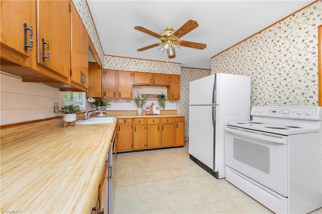 1415 Berwick Road Southwest Winston-Salem, NC 27103 - Photo 9 of 40