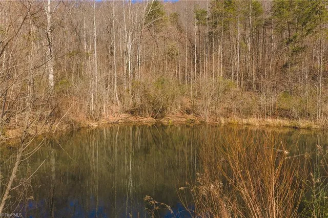 $279,000 | 1535 10 Acre Rock Court, Taylorsville, NC 28681