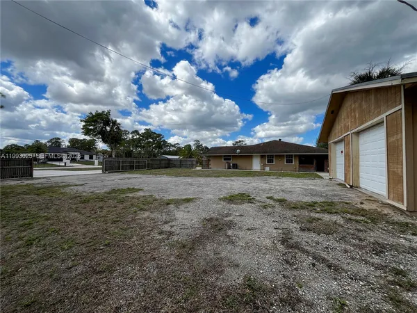 a view of a house with a backyard