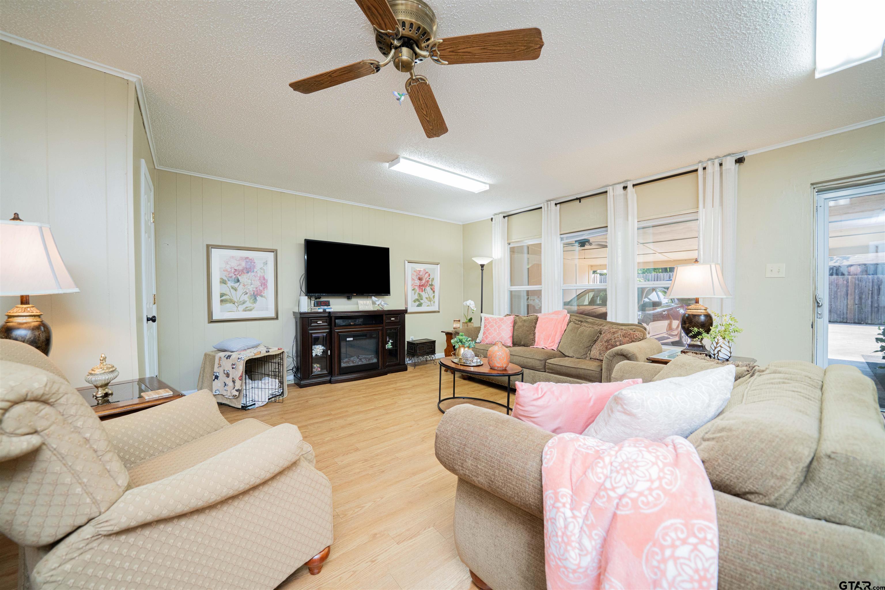 209 Cheryl Street Longview, TX 75604 - Photo 22 of 41 a living room with furniture and a flat screen tv
