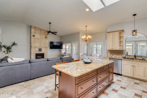 $8,000 | 5729 East Anderson Drive, Scottsdale, AZ 85254