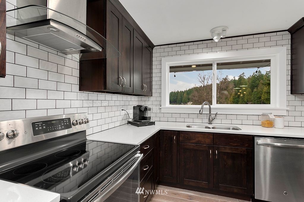 18113 East Spring Lake Drive Southeast Renton, WA 98058 - Photo 7 of 39 Gallery Image 7