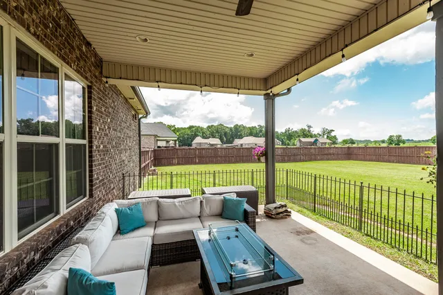 a view of yard and ocean