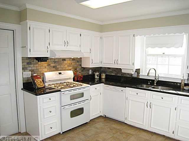 2964 Good Hope Road Winston-Salem, NC 27106 - Photo 4 of 15 Kitchen.