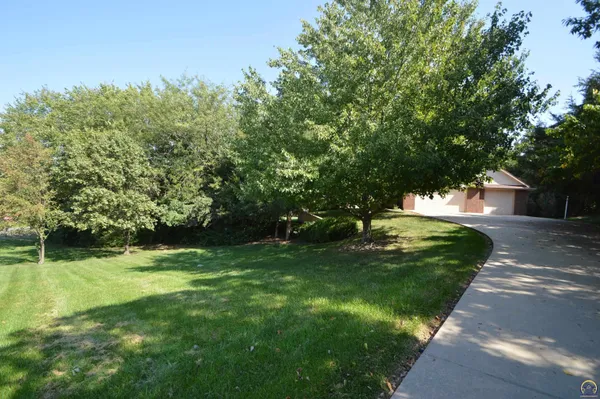 $539,900 | 1010 Southwest Ottawa Trail, Topeka, KS 66615