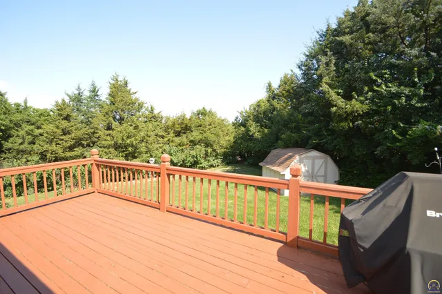 $565,000 | 1010 Southwest Ottawa Trail, Topeka, KS 66615