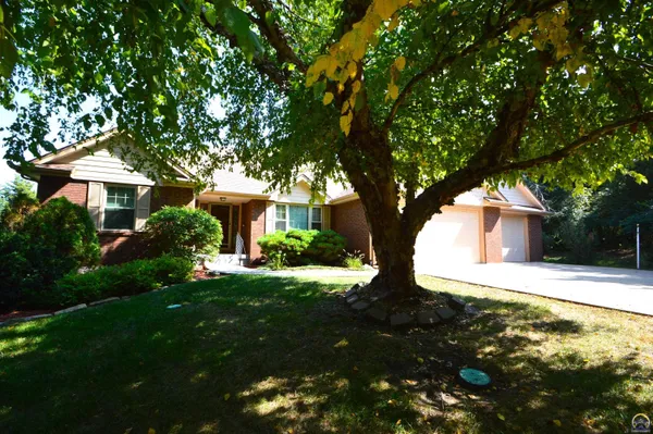 $539,900 | 1010 Southwest Ottawa Trail, Topeka, KS 66615