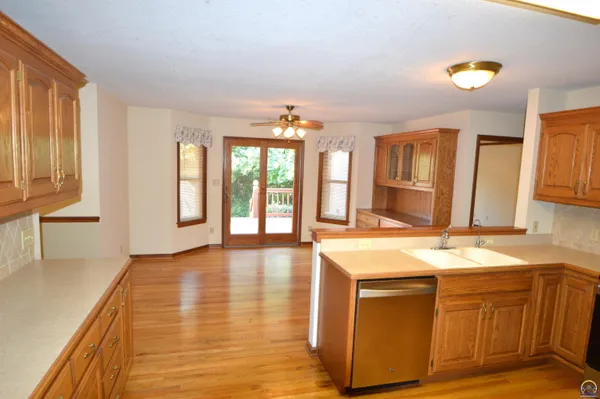 $539,900 | 1010 Southwest Ottawa Trail, Topeka, KS 66615