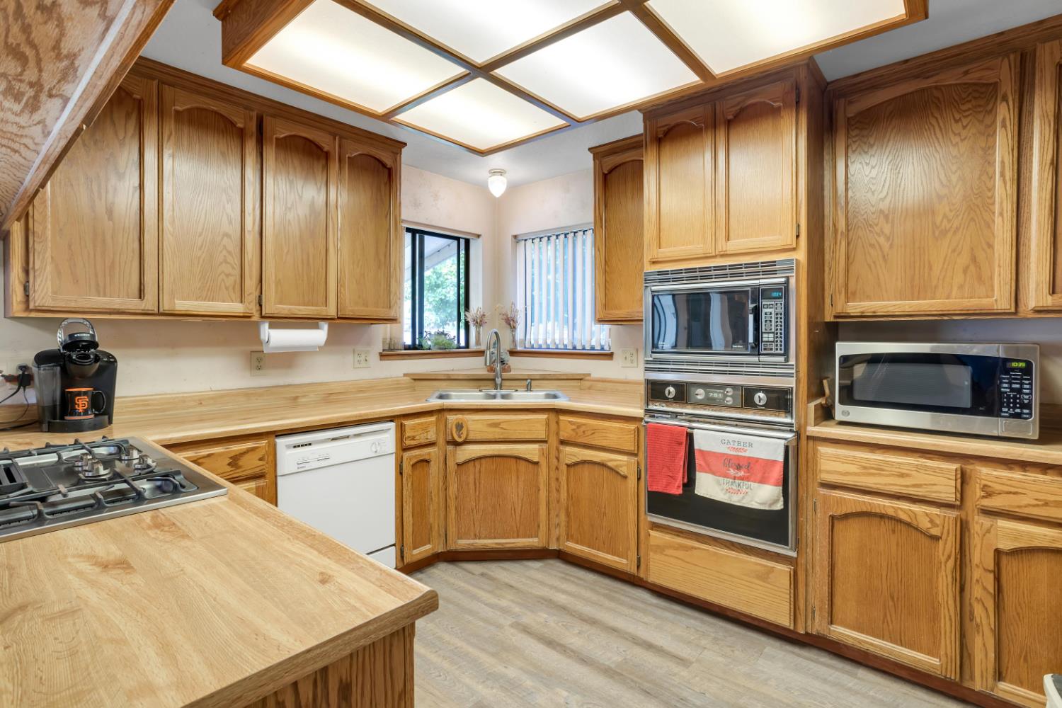 22025 Ferretti Road Groveland, CA 95321 - Photo 13 of 92