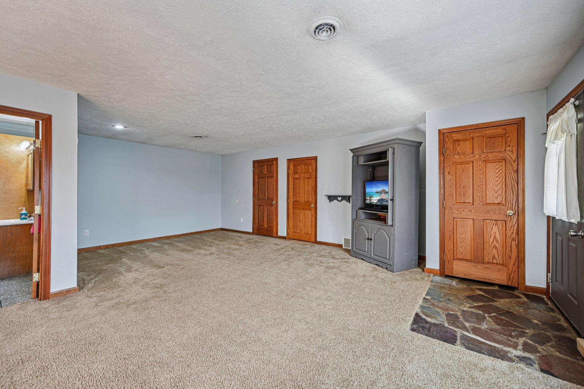 3100 Durant Road Zanesville, OH 43701 - Photo 6 of 48 Living Room