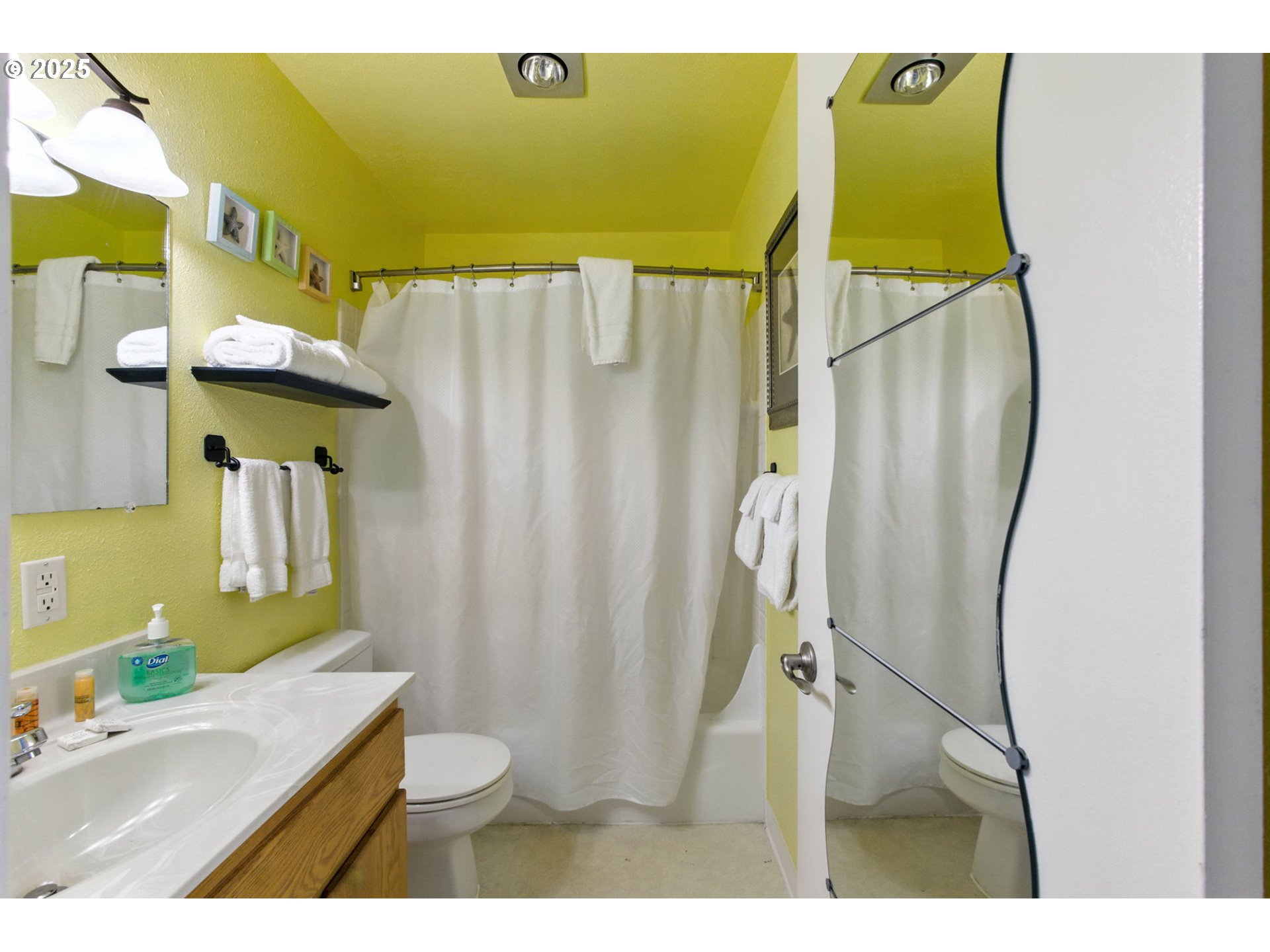 145 Northwest Inlet Avenue, Unit 217 Lincoln City, OR 97367 - Photo 16 of 28 a bathroom with a sink and mirror