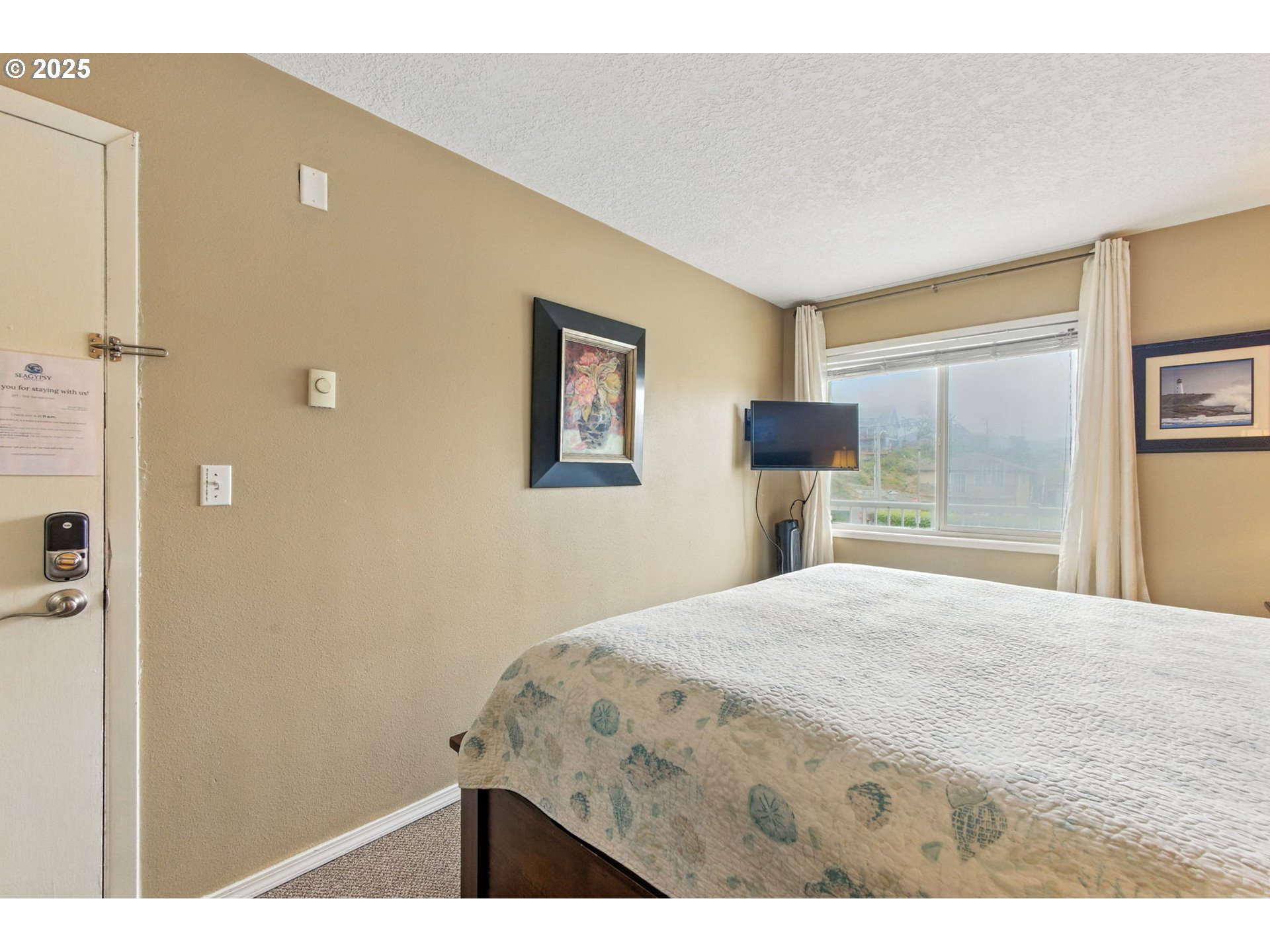 145 Northwest Inlet Avenue, Unit 217 Lincoln City, OR 97367 - Photo 18 of 28 a bedroom with a bed and a window