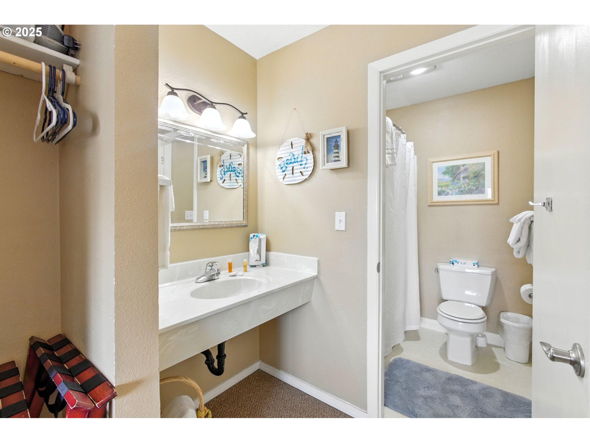 145 Northwest Inlet Avenue, Unit 217 Lincoln City, OR 97367 - Photo 21 of 28 a bathroom with a sink vanity mirror and toilet