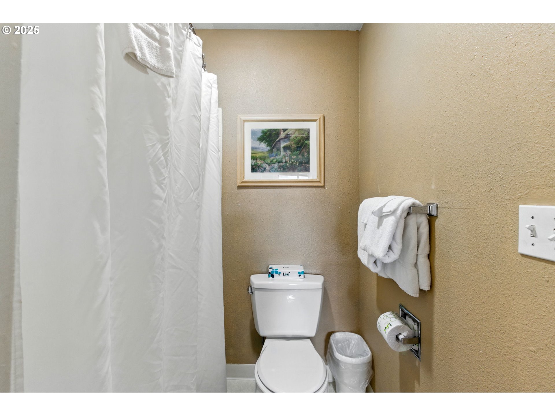 145 Northwest Inlet Avenue, Unit 217 Lincoln City, OR 97367 - Photo 22 of 28 a bathroom with a toilet and a sink