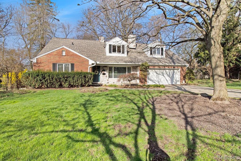 18281 Riverside Drive Beverly Hills, MI 48025 - Photo 1 of 26