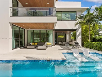 $6,900,000 | 1736 Southeast 14th Street, Fort Lauderdale, FL 33316
