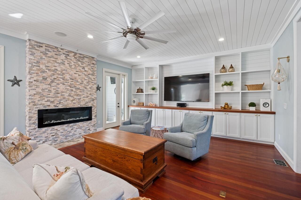 1770 Omni Boulevard Mount Pleasant, SC 29466 - Photo 13 of 54 Spacious Family Room