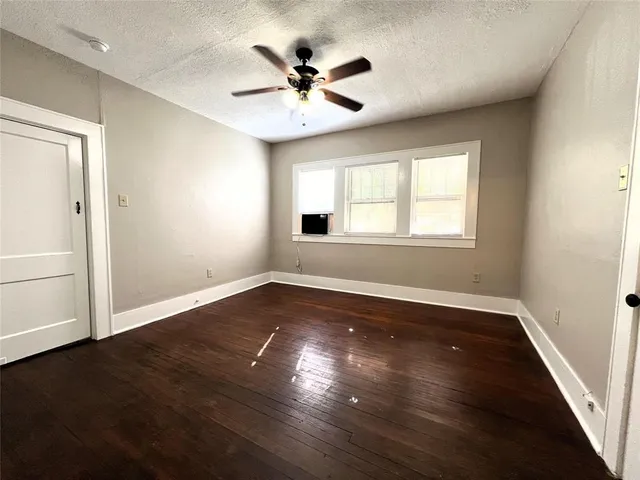 $1,100 | 821 West Hickory Street, Denton, TX 76201