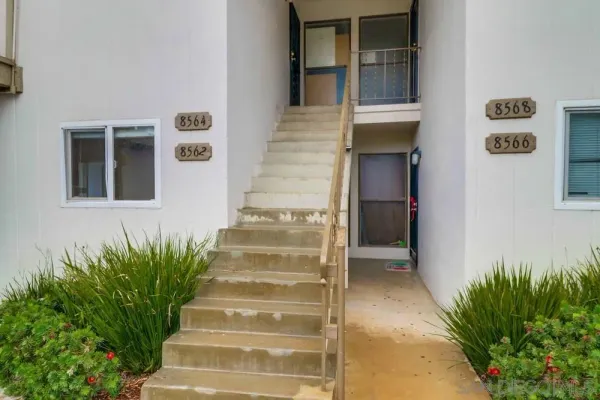 a view of an entrance of the house