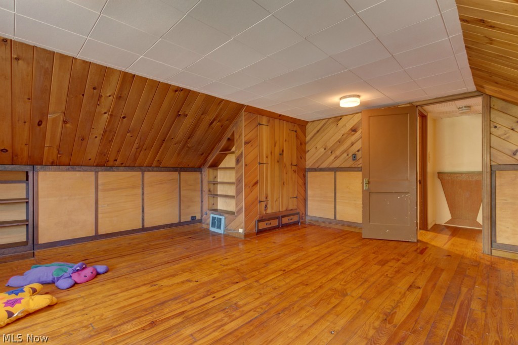 18102 Neff Road Cleveland, OH 44119 - Photo 14 of 25 Bedroom or playroom!