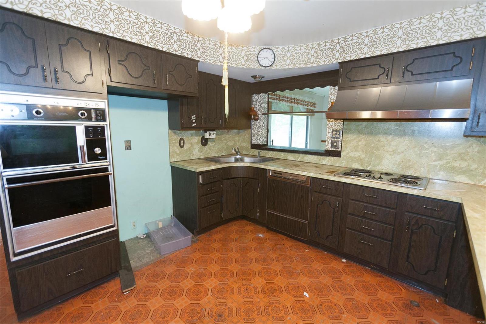 1097 Stein Road St. Louis, MO 63135 - Photo 11 of 42 Gallery Image 11