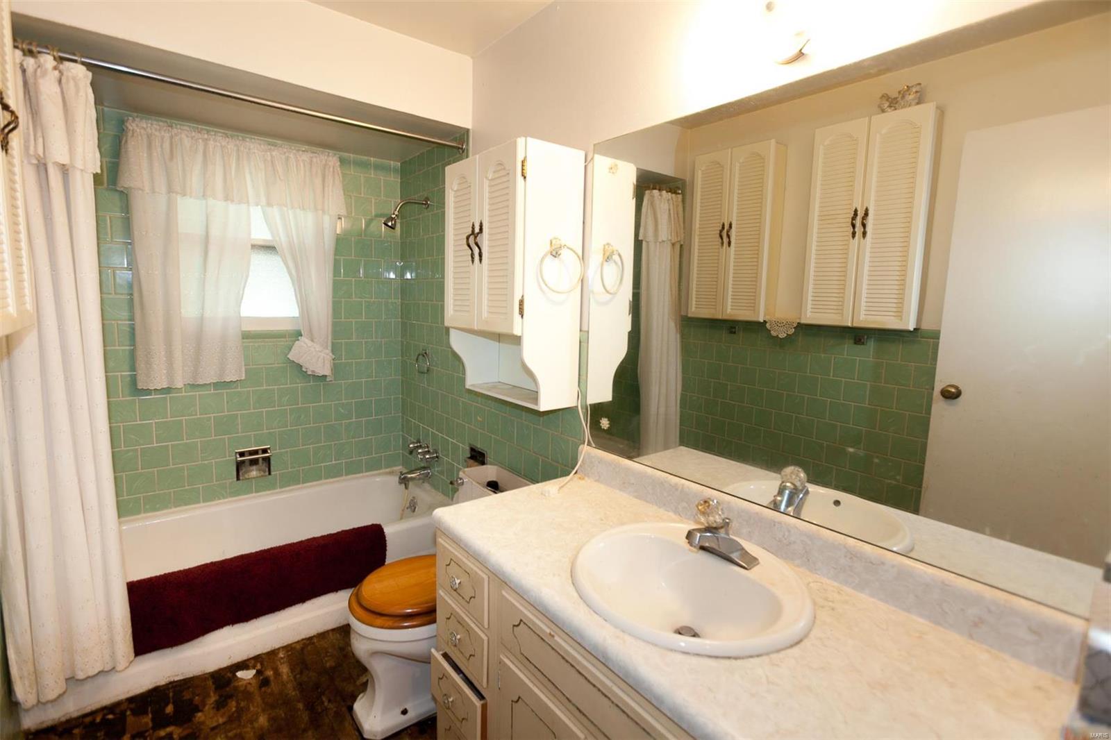 1097 Stein Road St. Louis, MO 63135 - Photo 17 of 42 Gallery Image 17