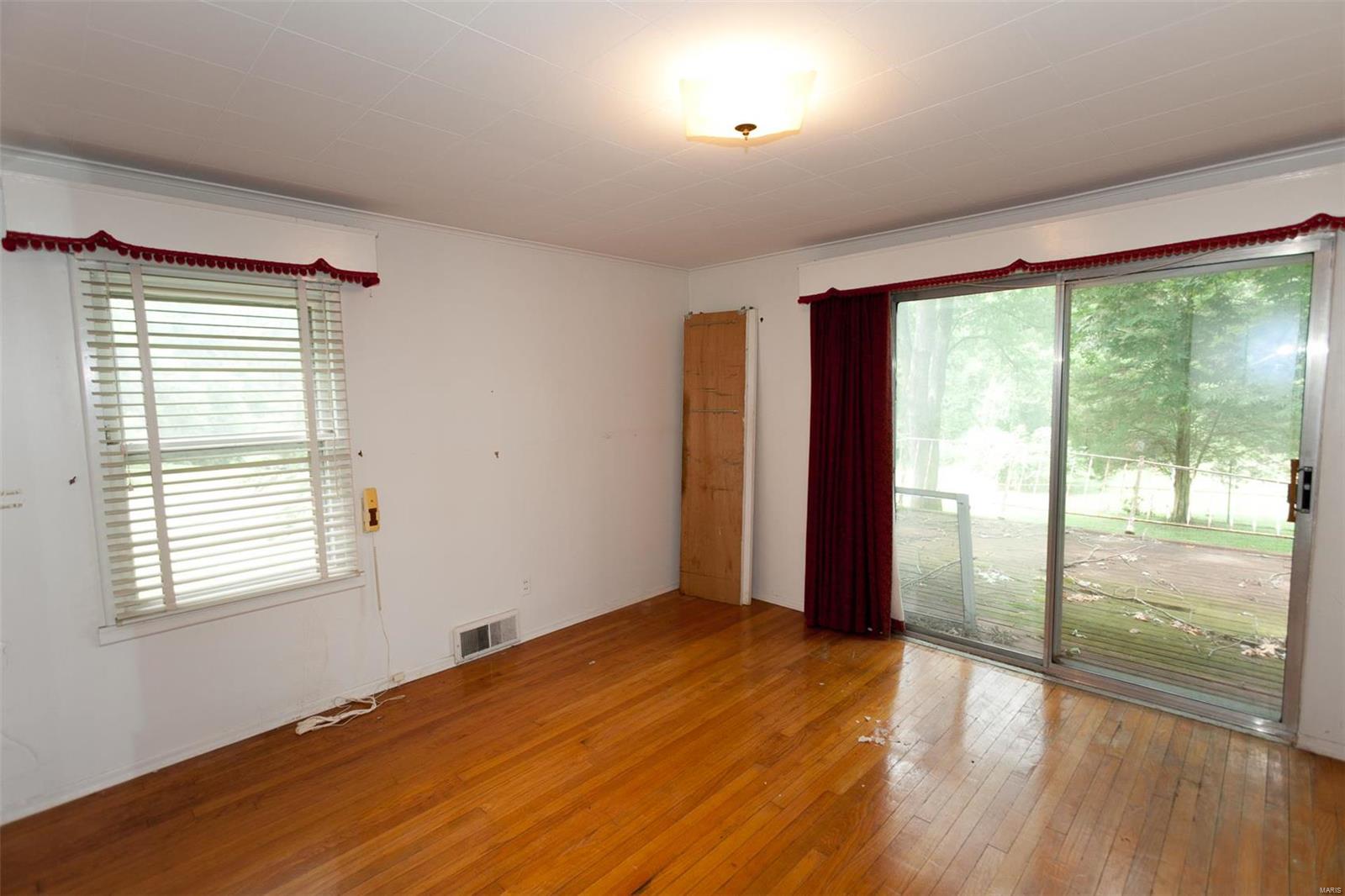 1097 Stein Road St. Louis, MO 63135 - Photo 18 of 42 Gallery Image 18