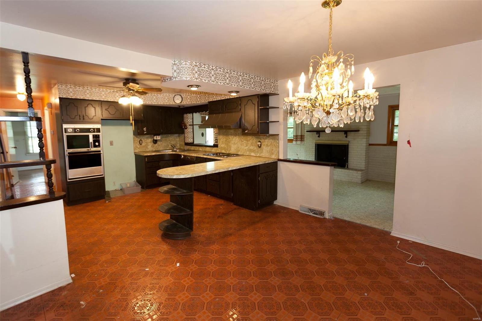 1097 Stein Road St. Louis, MO 63135 - Photo 8 of 42 Gallery Image 8