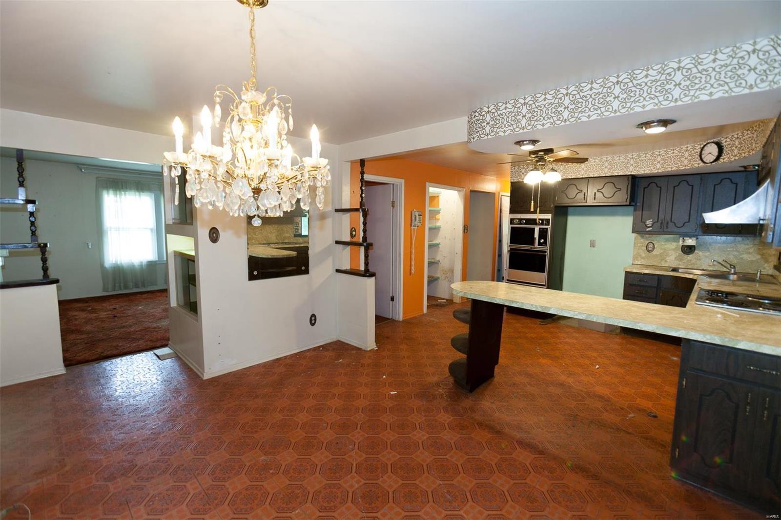 1097 Stein Road St. Louis, MO 63135 - Photo 9 of 42 Gallery Image 9
