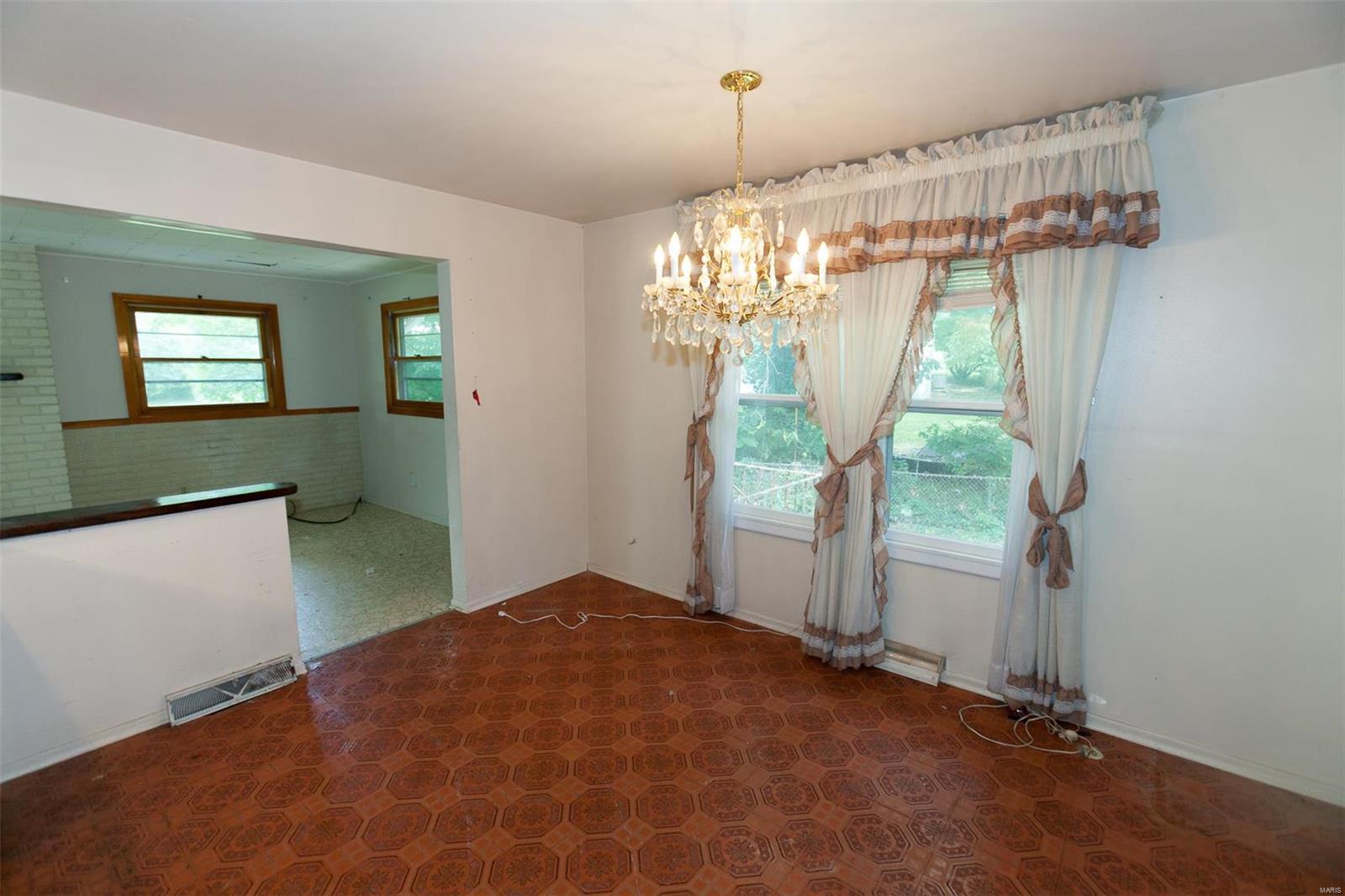 1097 Stein Road St. Louis, MO 63135 - Photo 10 of 42 Gallery Image 10