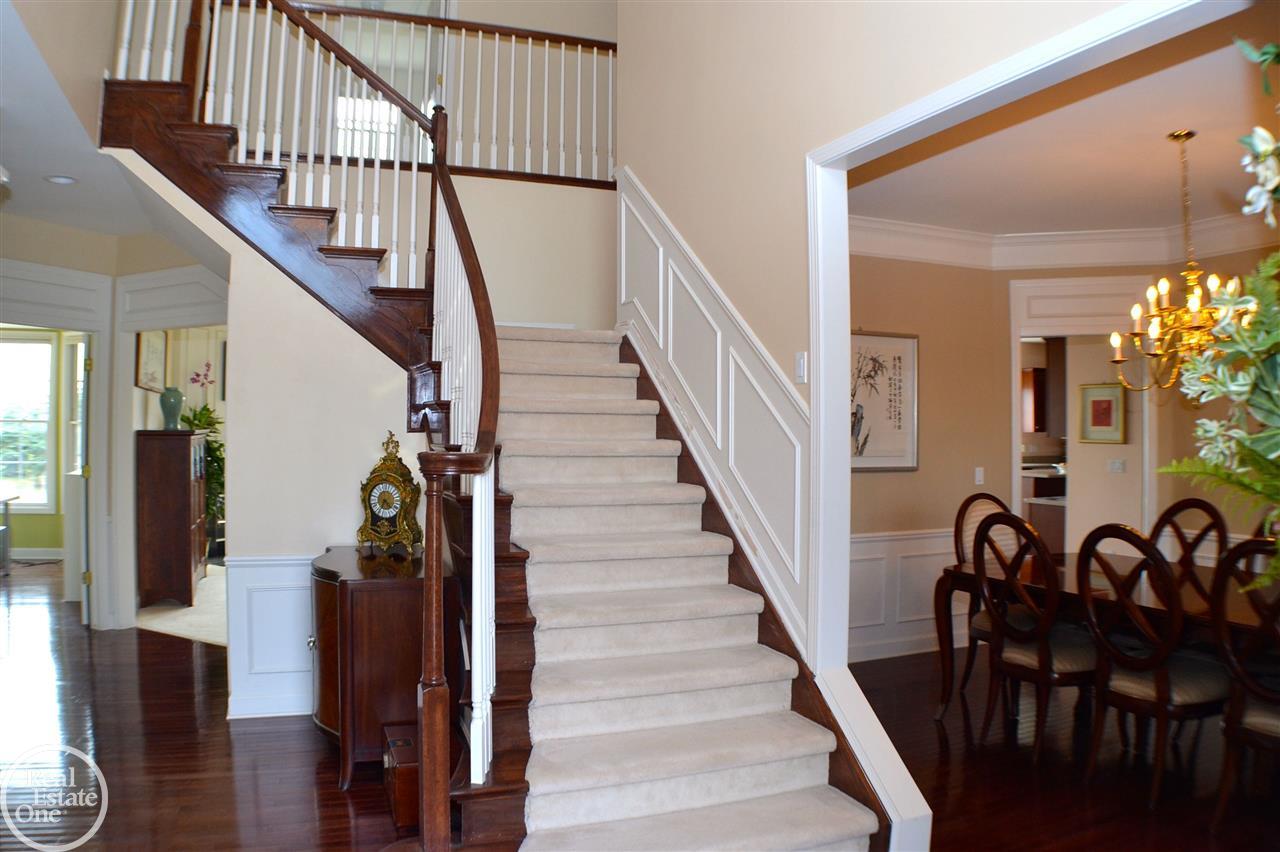 5650 Stonehaven Boulevard Rochester, MI 48306 - Photo 2 of 20