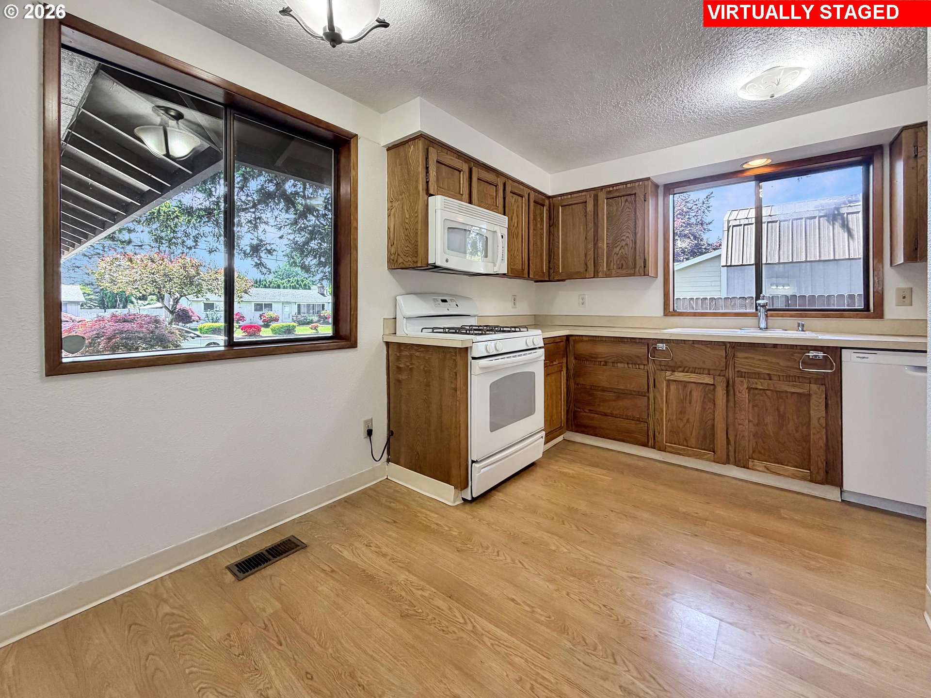 18513 Southeast Stephens Street Portland, OR 97233 - Photo 2 of 13