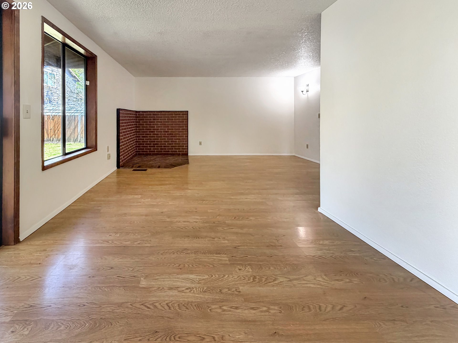 18513 Southeast Stephens Street Portland, OR 97233 - Photo 3 of 13