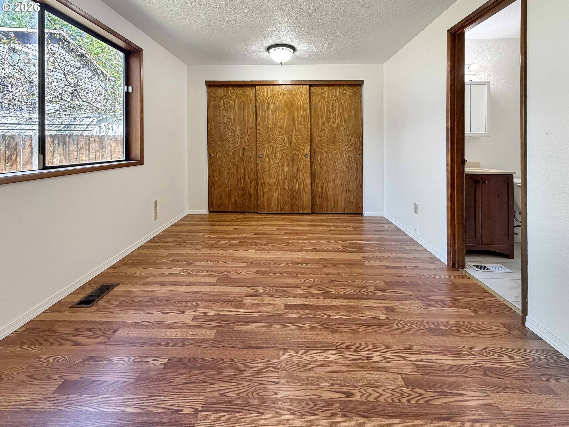 18513 Southeast Stephens Street Portland, OR 97233 - Photo 5 of 13