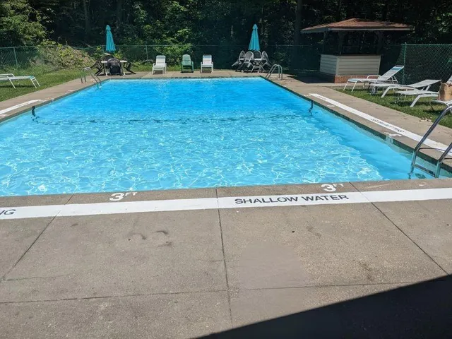 $194,900 | 105 Springwater Court, Coraopolis, PA 15108