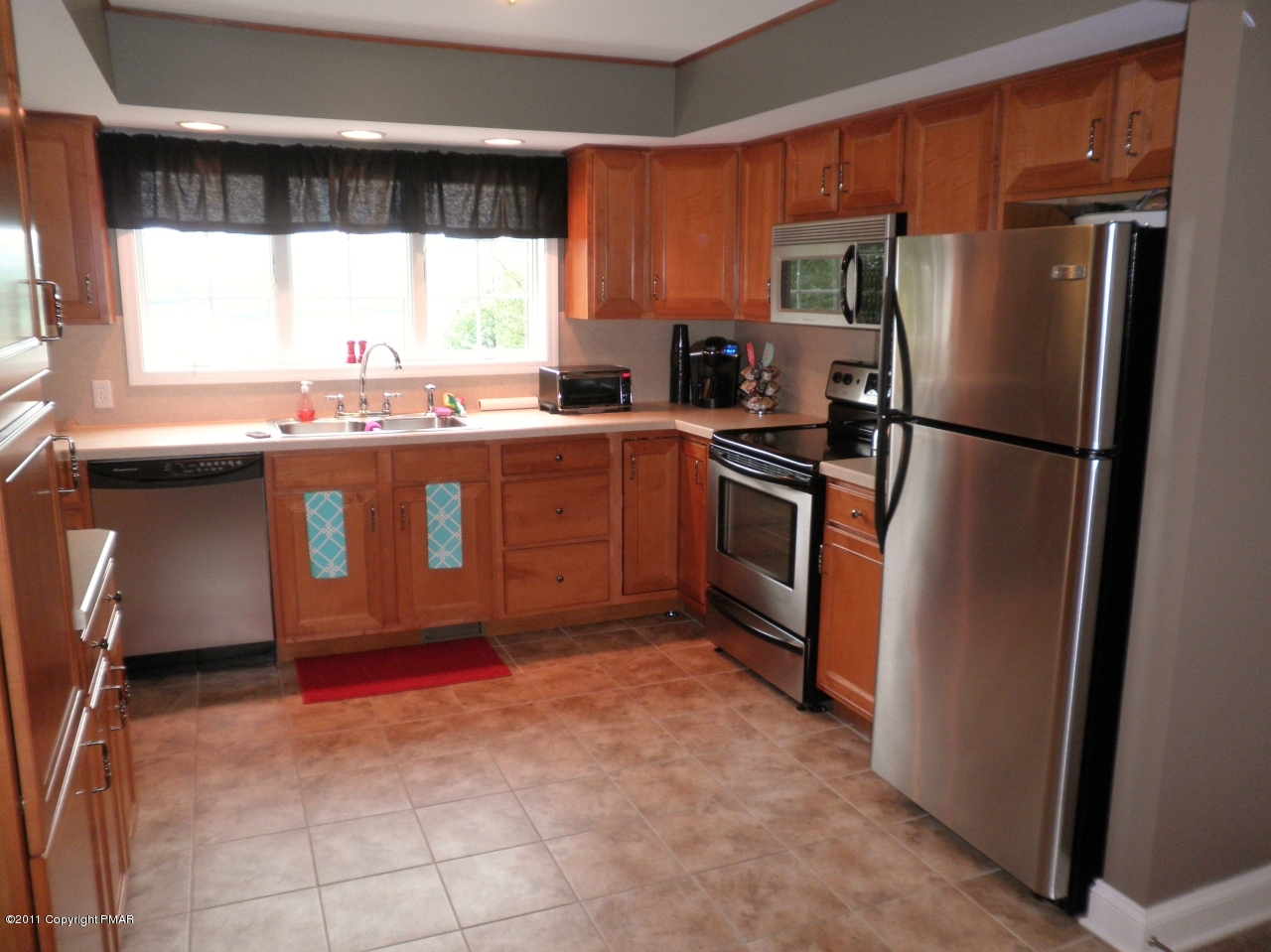 22 Turkey Ridge Kunkletown, PA 18058 - Photo 6 of 29 Kitchen w/ Stainless Steel, Tile & View