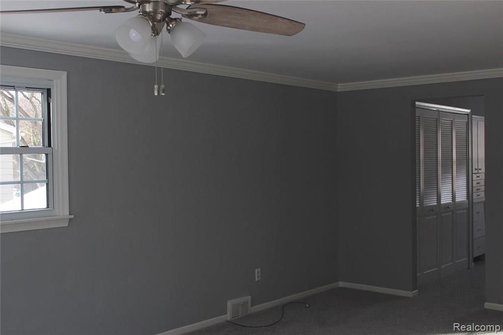 30164 Fox Grove Road Farmington Hills, MI 48334 - Photo 17 of 21