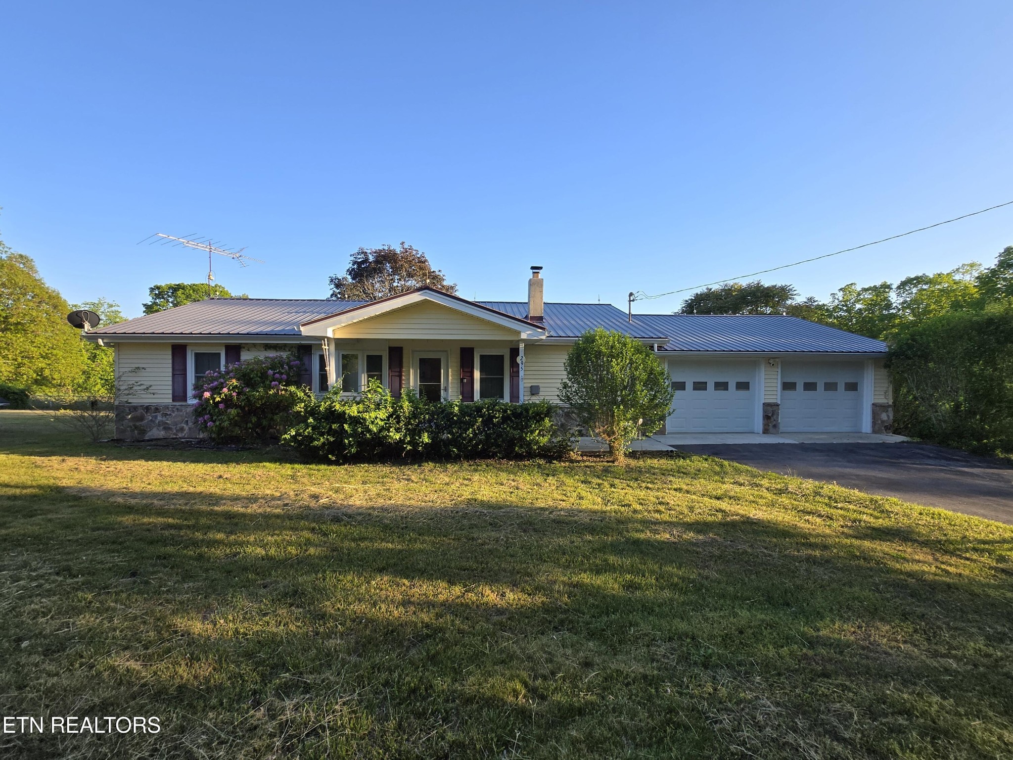 295 Bilbrey Road Crossville, TN 38571 - Photo 32 of 32 a front view of a house with a garden